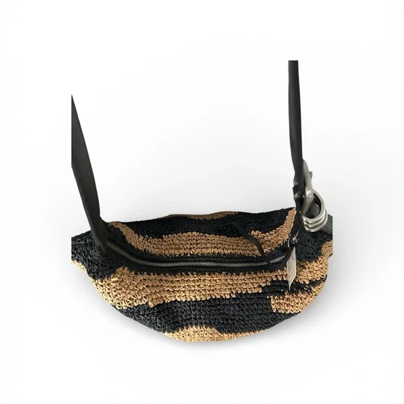 FREE PEOPLE *NWT* Shoulder Bag Black Motif Black Mix Woven Lined Zip - Picture 4 of 5